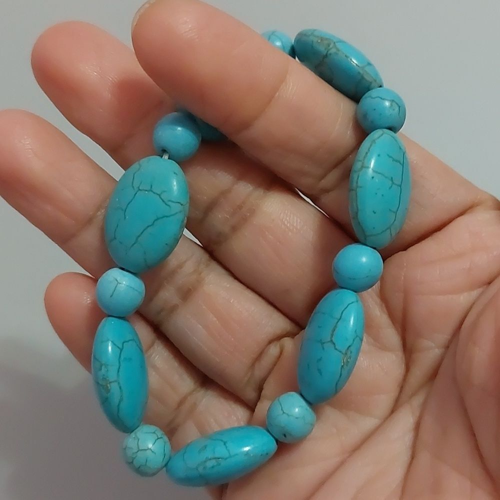 Howlite Turquoise Beaded Stretch Bracelet - Picture 3 of 4